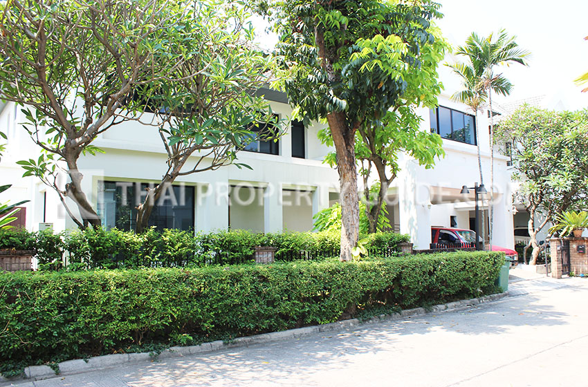 House with Private Pool for rent in Nichada Thani